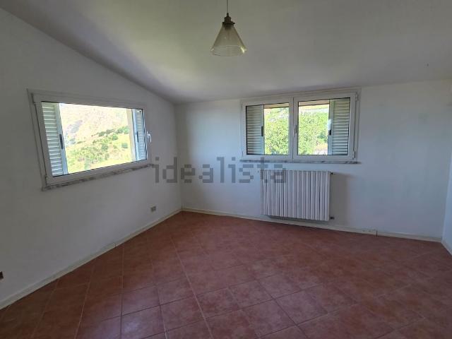 Appartamento in affitto di 135 m² in Via Camaldolilli