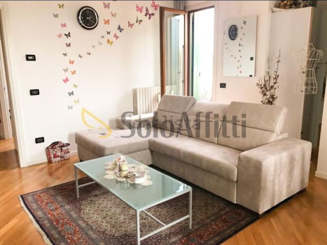 Appartamento in affitto di 135 m² in Via A. De Magistris