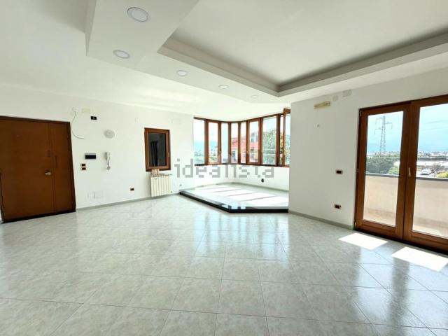 Appartamento in affitto di 135 m² in Via Acquavitari, 13