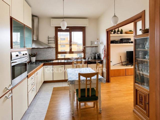Appartamento in affitto di 135 m² in Via Augusto Murri, 106