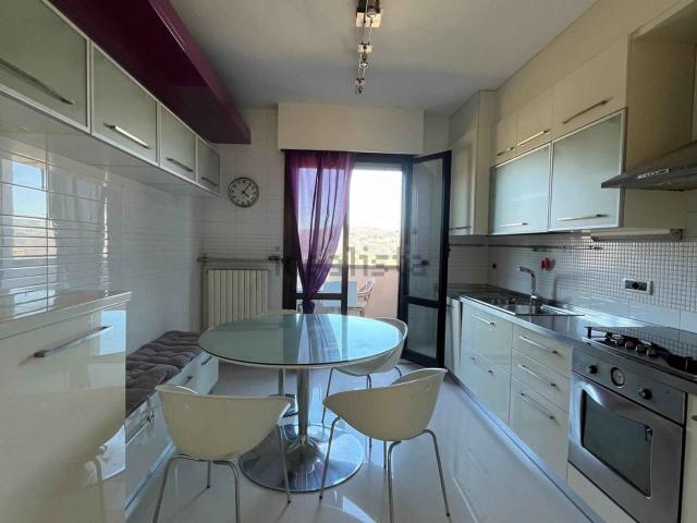 Appartamento in affitto di 135 m² in Via degli Alberghi, 14