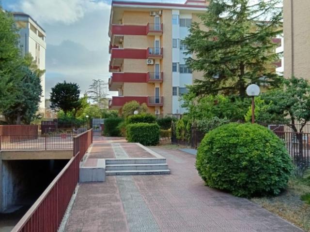 Appartamento in affitto di 135 m² in Via Enzo Fioritto, 8