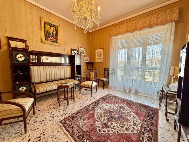Appartamento in affitto di 135 m² in Via Enrico Ferri, 6