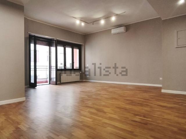 Appartamento in affitto di 135 m² in Via Ermete Novelli