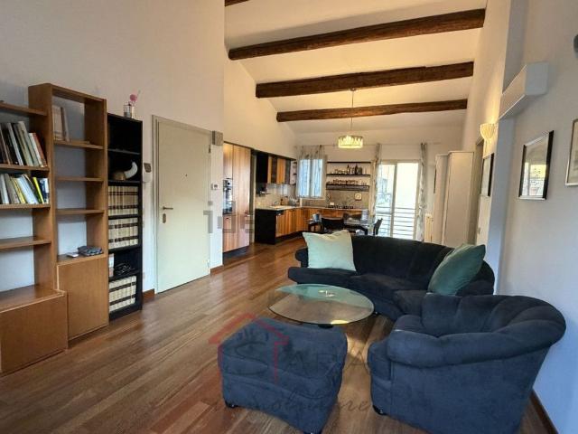 Appartamento in affitto di 135 m² in Via Francesco Squarcione, 5