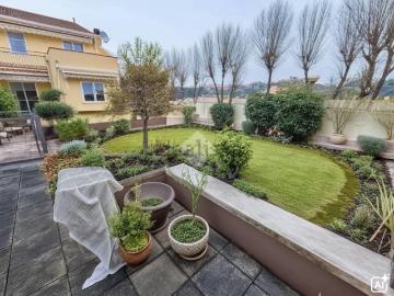 Appartamento in affitto di 135 m² in Via Martiri della Libertà