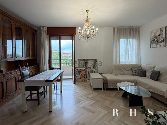 Appartamento in affitto di 135 m² in Via Medaglie d&apos Oro
