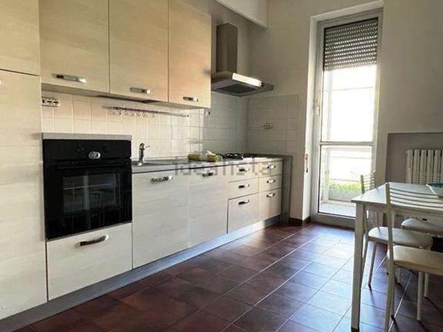 Appartamento in affitto di 135 m² in Via Sporting Mirasole