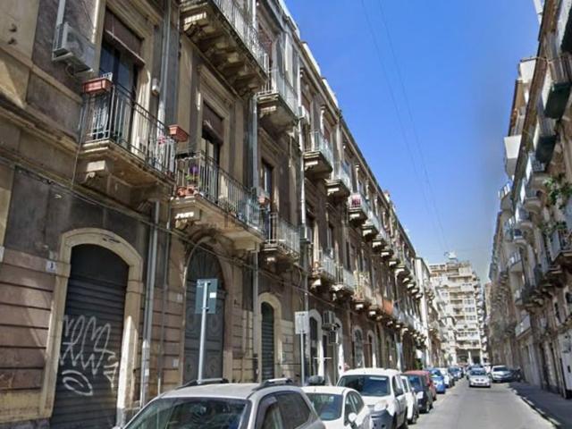 Appartamento in affitto di 135 m² in Via Papale, 7