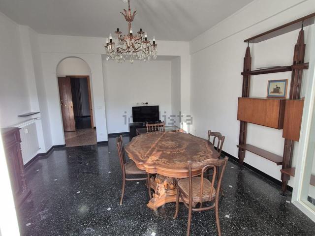 Appartamento in affitto di 135 m² in Via Umberto Fracchia