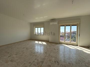 Appartamento in affitto di 135 m² in Via V. Bellini, 3