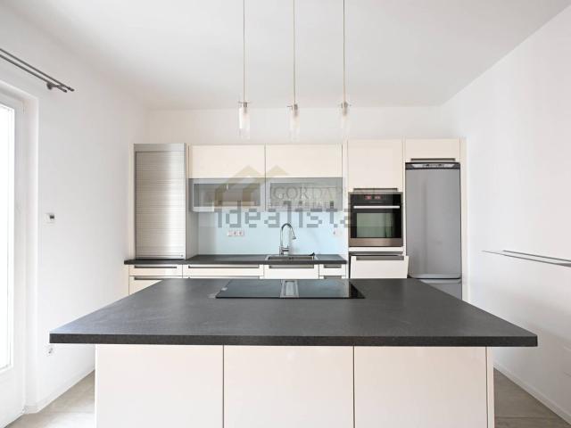 Appartamento in affitto di 135 m² in Viale Duca d&apos Aosta