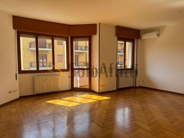 Appartamento in affitto di 135 m² in Galleria Vittorio Veneto, 40
