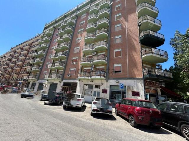 Appartamento in affitto di 136 m² in Via Antonio Ugo, 45
