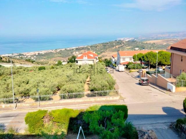 Appartamento in affitto di 136 m² in Via Luigi Cardone