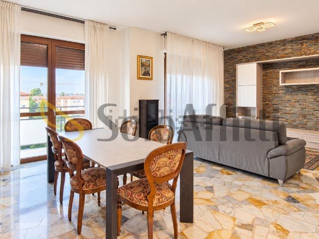 Appartamento in affitto di 137 m² in Via Cesare Cantù
