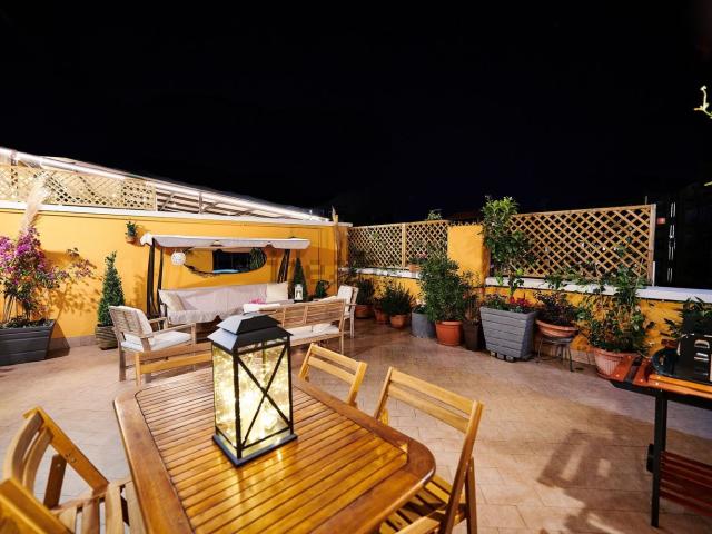 Appartamento in affitto di 137 m² in Via Evandro, 10
