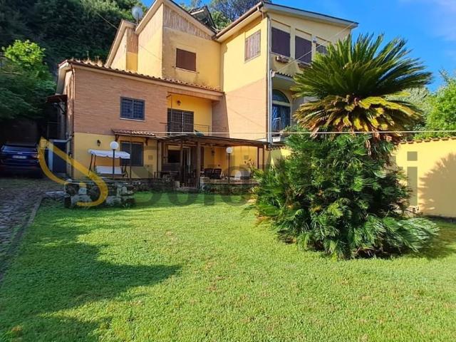 Appartamento in affitto di 137 m² in Via Prati della Rena