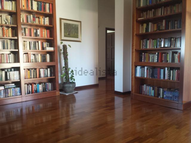 Appartamento in affitto di 138 m² in Via Adelaide Borghi Mamo