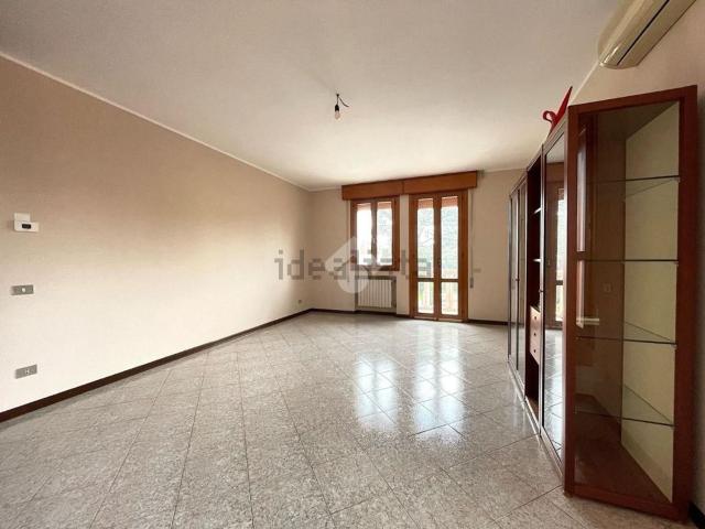 Appartamento in affitto di 138 m² in Via Armistizio