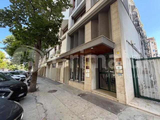Appartamento in affitto di 138 m² in Via Siracusa, 10