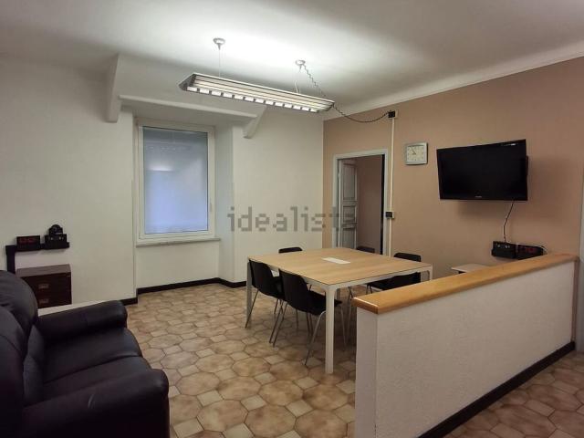 Appartamento in affitto di 139 m² in Viale Carlo Canepa, 5