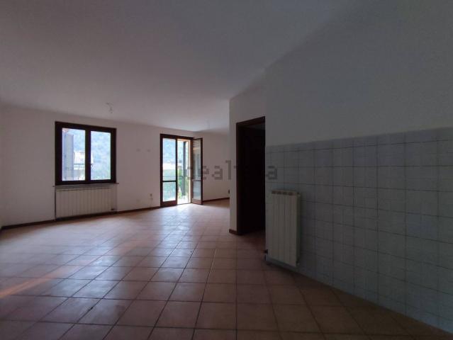 Appartamento in affitto di 140 m² in Via Cavour, 51