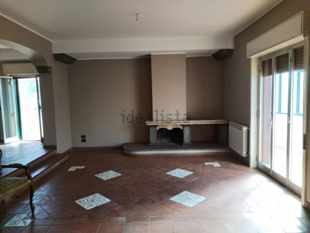 Appartamento in affitto di 140 m² in Via Antonio Gramsci