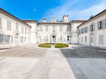Appartamento in affitto di 140 m² in Via Achille Grandi, 47