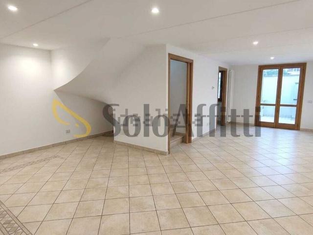 Appartamento in affitto di 140 m² in Via Aurelio Saffi