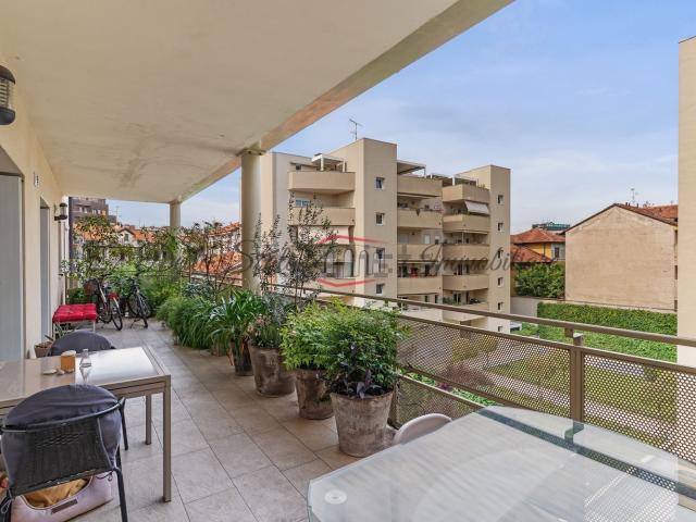 Appartamento in affitto di 140 m² in Via Giulio Belinzaghi, 3