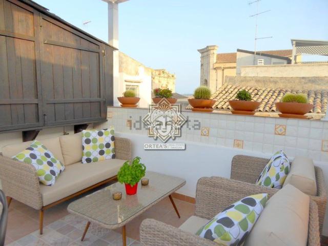 Appartamento in affitto di 140 m² in Via Giuseppe Logoteta