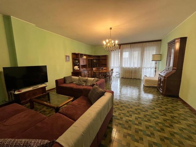 Appartamento in affitto di 140 m² in Via Guido Baccelli, 25