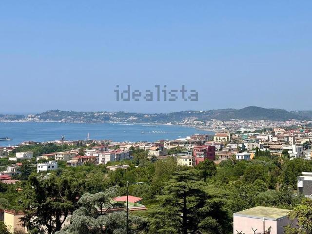 Appartamento in affitto di 140 m² in Via Domitiana