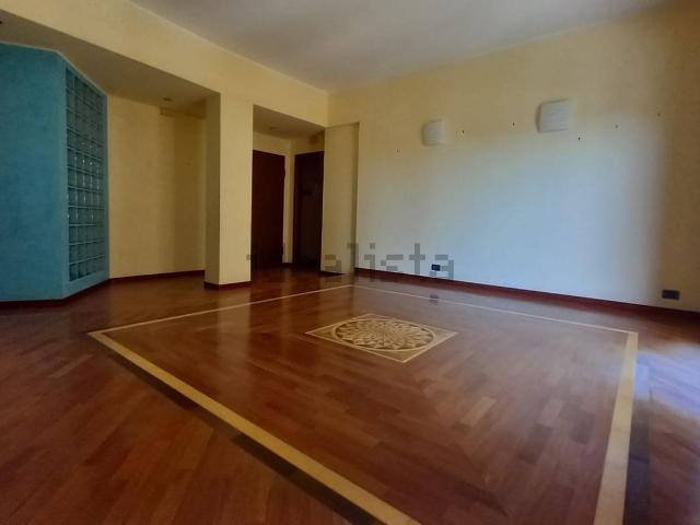 Appartamento in affitto di 140 m² in Via dei Servi di Maria