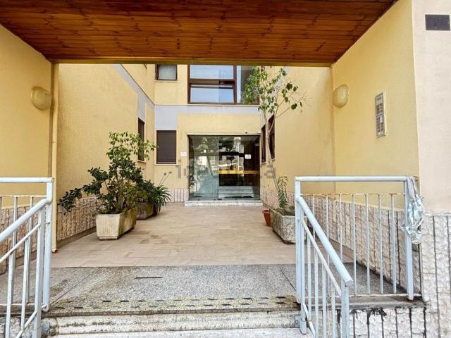 Appartamento in affitto di 140 m² in Via del Fante, 68
