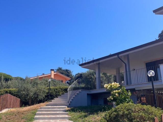 Appartamento in affitto di 140 m² in Via delle Ortensie, 15