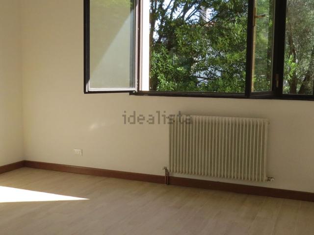 Appartamento in affitto di 140 m² in Via Francesco Dormisch