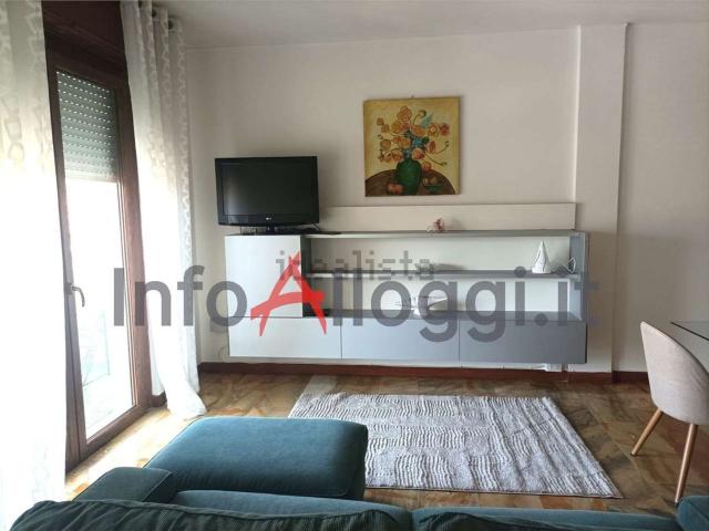 Appartamento in affitto di 140 m² in Via Lorenzo Chini