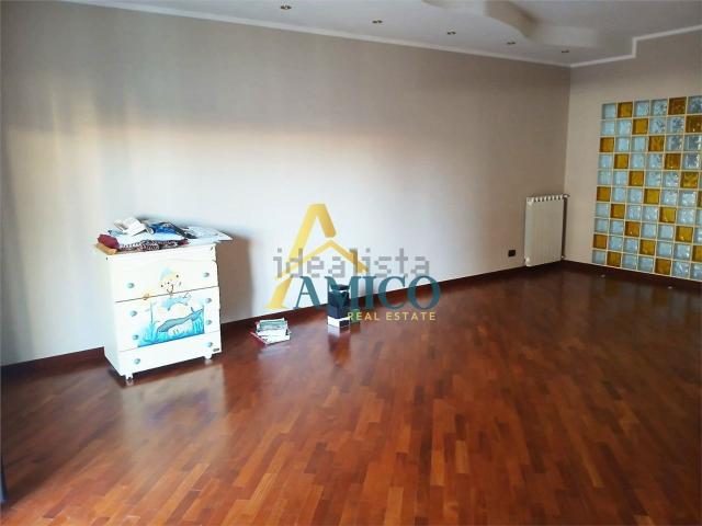 Appartamento in affitto di 140 m² in Via la Rocca Padre G