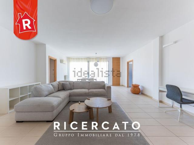 Appartamento in affitto di 140 m² in Via Liborio Romano, 4