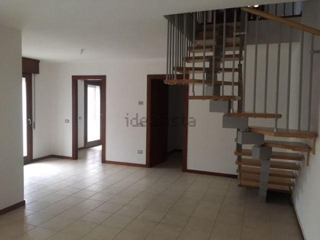 Appartamento in affitto di 140 m² in Via monte zovetto, 36