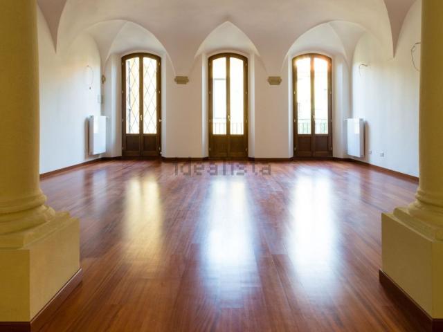 Appartamento in affitto di 140 m² in Via Nazario Sauro, 1
