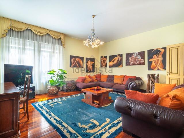 Appartamento in affitto di 140 m² in Via Santa Lucia, 51