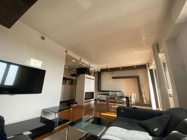 Appartamento in affitto di 140 m² in Via Sclavons