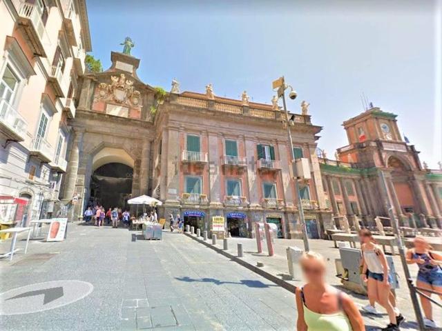 Appartamento in affitto di 140 m² in Via Port&apos Alba