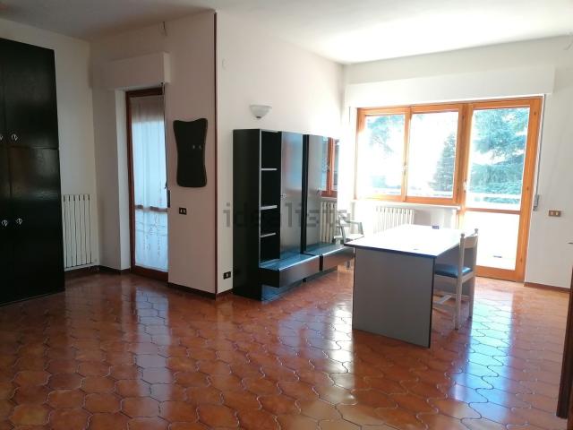 Appartamento in affitto di 140 m² in Via Palmiro Togliatti, 1