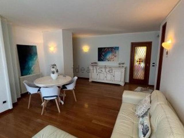 Appartamento in affitto di 140 m² in Via Piemonte