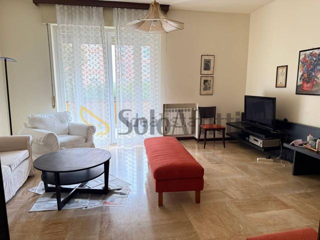 Appartamento in affitto di 140 m² in Via Rodi, 51