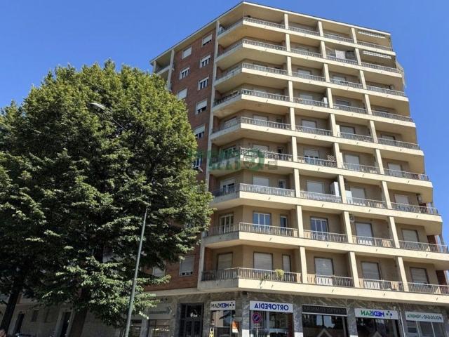 Appartamento in affitto di 140 m² in Via Tirreno, 129